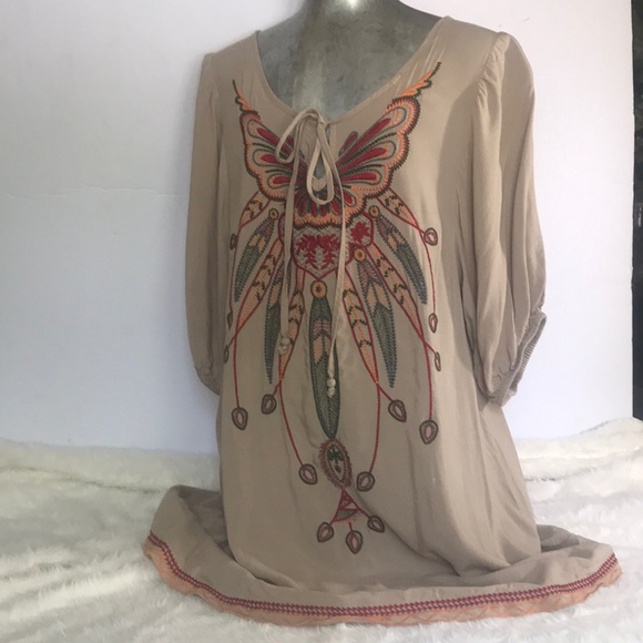“W.D.N N.Y” Embroidered Ladies Blouse. - Picture 3 of 8